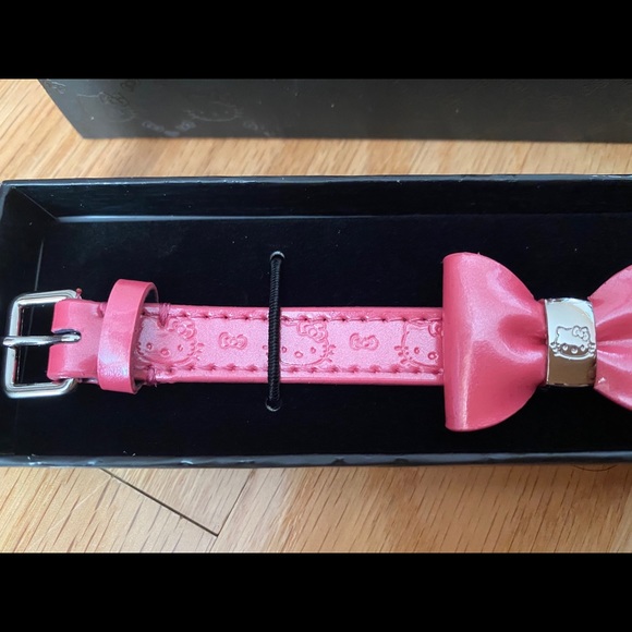 Hello Kitty Bow Bracelet - Picture 5 of 8